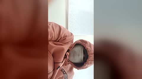 Snapshot of alexxxx1122 chatting on March 27, 6:08 am Tooti00 online show from March 27, 6:08 am