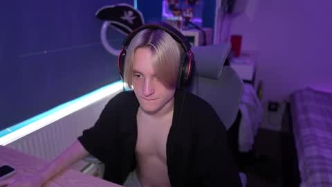 Snapshot of alexycutie chatting on September 13, 8:36 am Alexycutie online show from September 13, 8:36 am