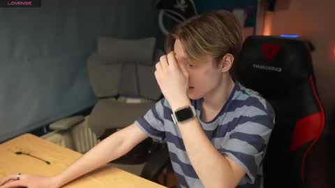 Snapshot of alexycutie chatting on February 15, 4:36 pm Alexycutie online show from February 15, 4:36 pm