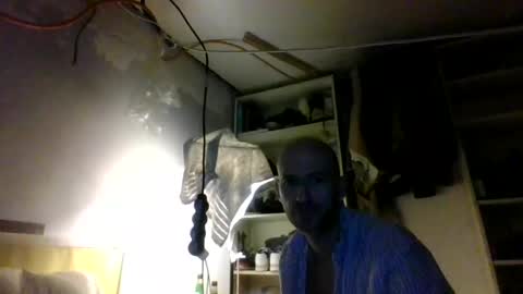 Snapshot of alfred152 chatting on July 15, 5:45 am alfred152 online show from July 15, 5:45 am