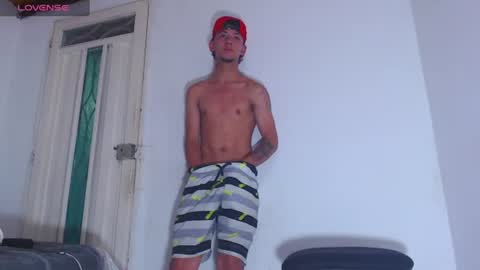 Snapshot of alfredo_rivas chatting on June 19, 3:33 am alfredo_rivas online show from June 19, 3:33 am