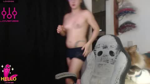 Snapshot of alguien_mas01 chatting on June 8, 6:03 am cami online show from June 8, 6:03 am