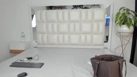 Snapshot of alhana_pulidoo chatting on December 15, 8:24 pm Alhana online show from December 15, 8:24 pm