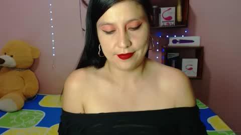 Snapshot of ali_squirt chatting on June 3, 9:53 pm alixia online show from June 3, 9:53 pm