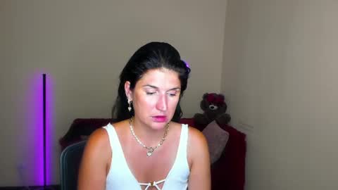 Snapshot of alianna_solo_kiss chatting on June 21, 11:35 am Alianna online show from June 21, 11:35 am