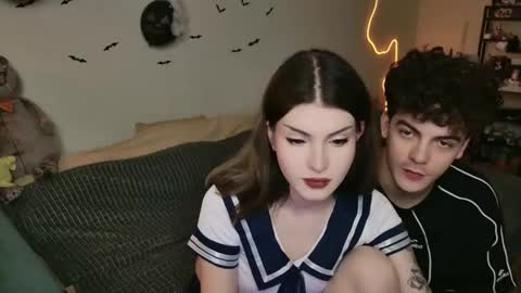 Snapshot of alice118james chatting on October 18, 7:14 pm alice and james online show from October 18, 7:14 pm