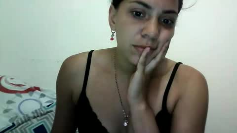Snapshot of alice327834 chatting on June 1, 9:49 pm alice327834 online show from June 1, 9:49 pm