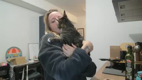 Snapshot of alice8363 chatting on December 8, 7:11 pm Alice online show from December 8, 7:11 pm