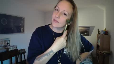 Snapshot of alice8363 chatting on November 15, 7:38 am Alice online show from November 15, 7:38 am