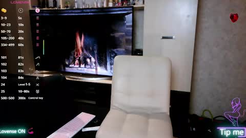 Snapshot of alice_69_sochi chatting on June 7, 9:35 am Alice 69 Sochi online show from June 7, 9:35 am