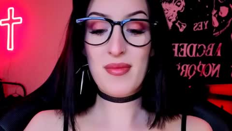Snapshot of alice___mistress chatting on May 19, 1:11 am Miss Alice online show from May 19, 1:11 am