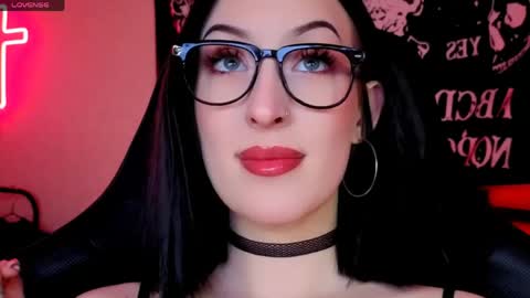 Snapshot of alice___mistress chatting on May 22, 9:09 pm Miss Alice online show from May 22, 9:09 pm