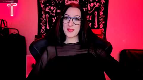 Snapshot of alice___mistress chatting on June 13, 9:35 pm Miss Alice online show from June 13, 9:35 pm