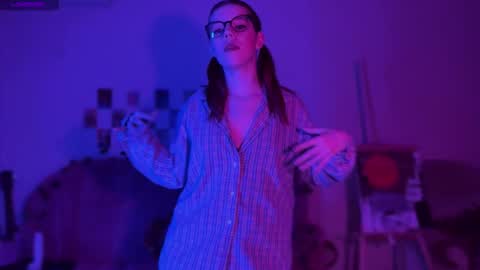 Snapshot of alice__madness chatting on November 25, 9:48 pm Alice online show from November 25, 9:48 pm