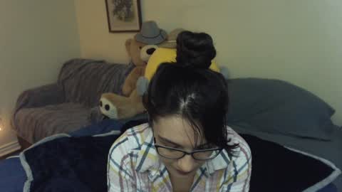 Snapshot of alice_asks chatting on December 7, 4:53 am Alice Asks online show from December 7, 4:53 am