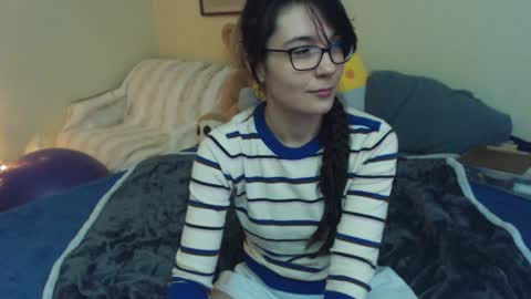 Snapshot of alice_asks chatting on December 21, 6:12 pm Alice Asks online show from December 21, 6:12 pm
