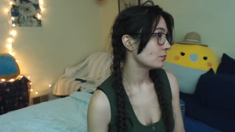 Snapshot of alice_asks chatting on January 17, 11:51 pm Alice Asks online show from January 17, 11:51 pm