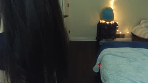 Snapshot of alice_asks chatting on February 7, 5:52 am Alice Asks online show from February 7, 5:52 am