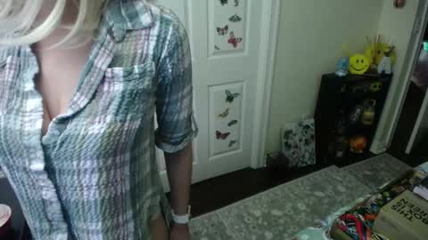 Snapshot of alice_asks chatting on December 16, 11:32 pm Alice Asks online show from December 16, 11:32 pm