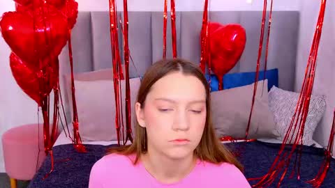 Snapshot of alice_charmy chatting on February 13, 5:58 am Alice in Wonderland online show from February 13, 5:58 am