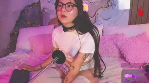 Snapshot of alice_cute77 chatting on May 15, 3:19 pm Mey online show from May 15, 3:19 pm