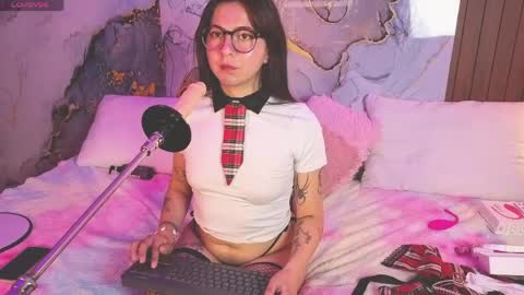 Snapshot of alice_cute77 chatting on May 18, 4:24 pm Mey online show from May 18, 4:24 pm