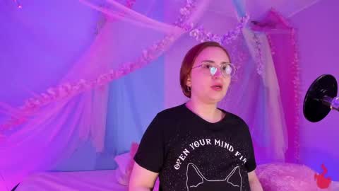 Snapshot of alice_cute77 chatting on May 19, 5:03 am Mey online show from May 19, 5:03 am