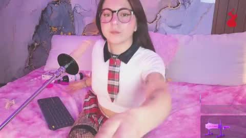 Snapshot of alice_cute77 chatting on May 29, 5:11 pm Mey online show from May 29, 5:11 pm