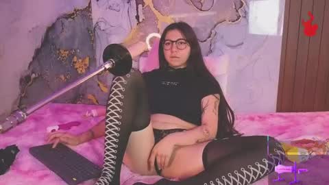 Snapshot of alice_cute77 chatting on June 2, 6:43 pm Mey online show from June 2, 6:43 pm
