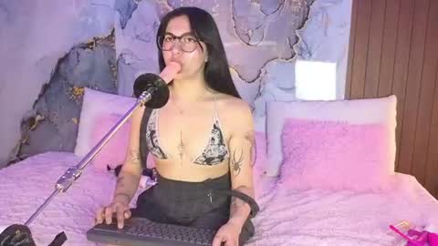 Snapshot of alice_cute77 chatting on June 15, 2:19 pm Mey online show from June 15, 2:19 pm