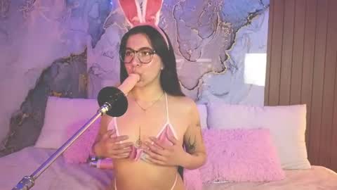 Snapshot of alice_cute77 chatting on June 22, 2:25 pm Mey online show from June 22, 2:25 pm