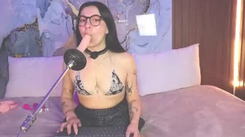Snapshot of alice_cute77 chatting on June 23, 2:37 pm Mey online show from June 23, 2:37 pm