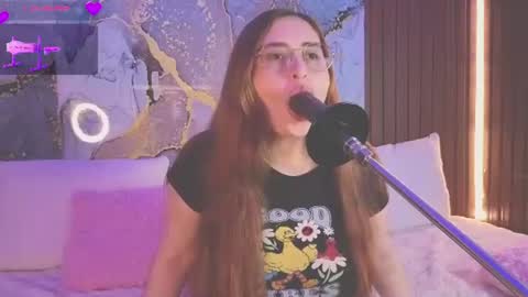 Snapshot of alice_cute77 chatting on June 26, 3:55 am Mey online show from June 26, 3:55 am