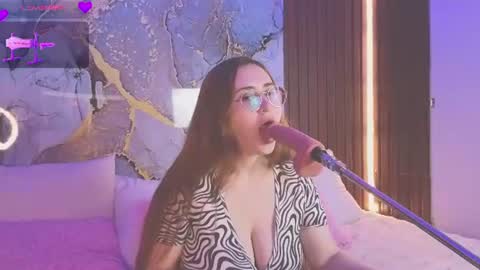 Snapshot of alice_cute77 chatting on June 27, 2:27 am Mey online show from June 27, 2:27 am