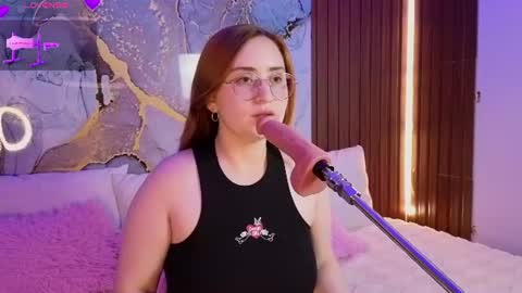 Snapshot of alice_cute77 chatting on July 1, 3:41 am Mey online show from July 1, 3:41 am