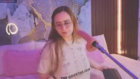 Snapshot of alice_cute77 chatting on July 5, 4:19 am Mey online show from July 5, 4:19 am