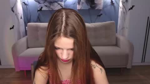 Snapshot of alice_delaney chatting on October 28, 8:22 pm Alice online show from October 28, 8:22 pm