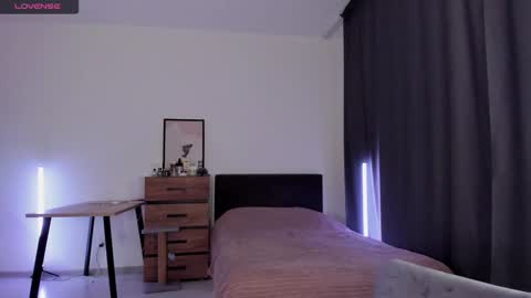 Snapshot of alice_dias chatting on December 22, 4:27 pm alice_dias online show from December 22, 4:27 pm