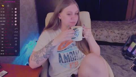 Snapshot of alice_dreamgirl_ chatting on December 28, 1:17 pm Alice 3 online show from December 28, 1:17 pm