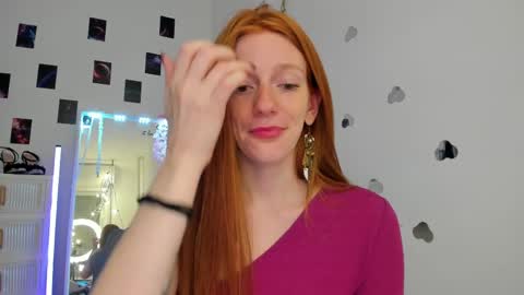 Snapshot of alice_ginger chatting on May 16, 2:05 pm Hello im Alice online show from May 16, 2:05 pm