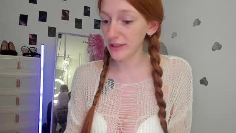 Snapshot of alice_ginger chatting on May 19, 1:28 pm Hello im Alice online show from May 19, 1:28 pm