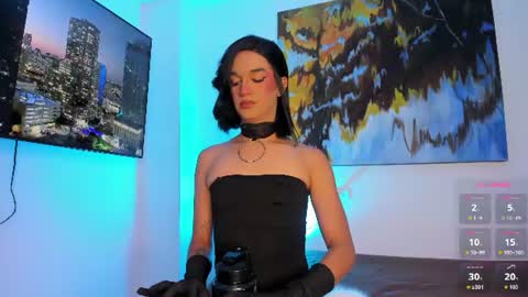 Snapshot of alice_graay__ chatting on June 18, 11:20 pm Alice online show from June 18, 11:20 pm