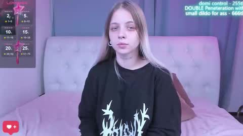 alice_halle online show from October 26, 11:05 am