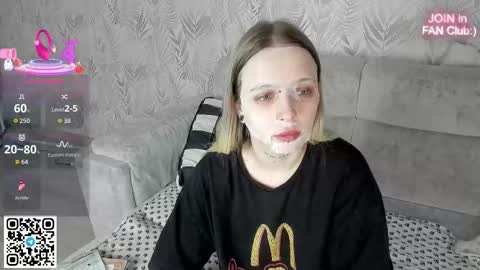 Snapshot of alice_halle chatting on March 18, 11:30 pm alice_halle online show from March 18, 11:30 pm