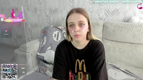 Snapshot of alice_halle chatting on March 30, 9:21 am alice_halle online show from March 30, 9:21 am