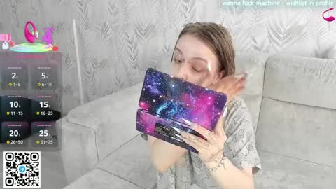 Snapshot of alice_halle chatting on April 8, 8:36 am alice_halle online show from April 8, 8:36 am
