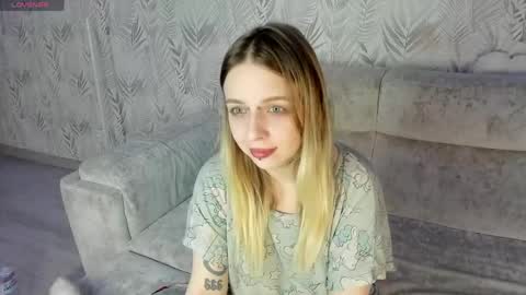 Snapshot of alice_halle chatting on April 12, 2:00 pm alice_halle online show from April 12, 2:00 pm