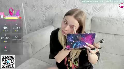 Snapshot of alice_halle chatting on April 14, 9:37 am alice_halle online show from April 14, 9:37 am