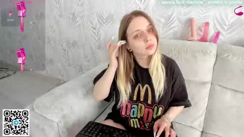Snapshot of alice_halle chatting on April 27, 6:55 am alice_halle online show from April 27, 6:55 am
