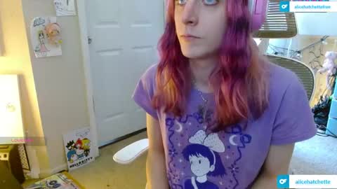 Snapshot of alice_hatchette chatting on June 6, 3:28 pm Alice Hatchette online show from June 6, 3:28 pm
